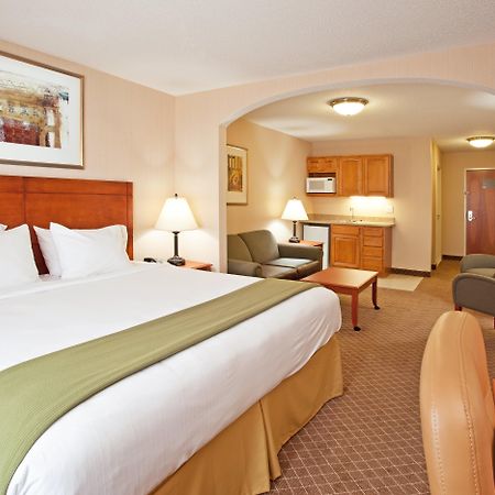 Holiday Inn Express Hotel & Suites Bay City By Ihg Buitenkant foto