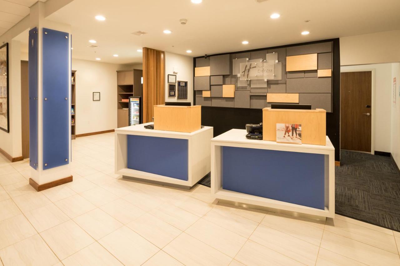 Holiday Inn Express Hotel & Suites Bay City By Ihg Buitenkant foto