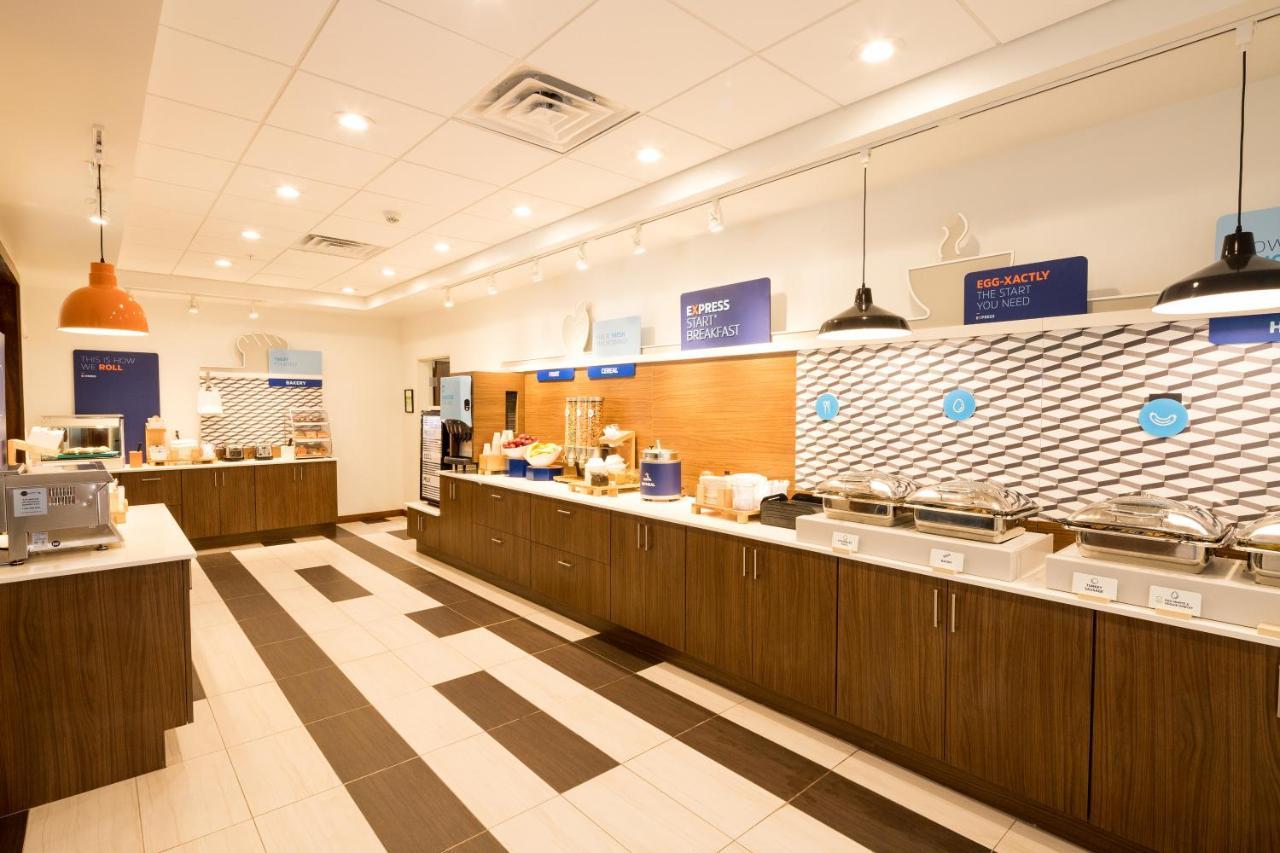 Holiday Inn Express Hotel & Suites Bay City By Ihg Buitenkant foto