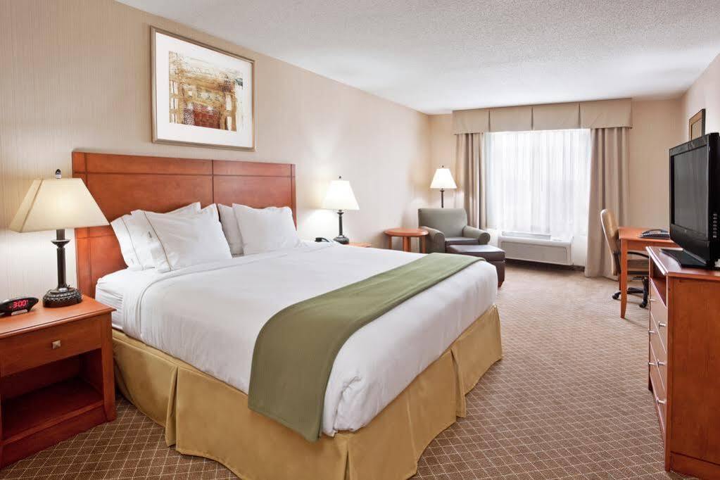 Holiday Inn Express Hotel & Suites Bay City By Ihg Buitenkant foto